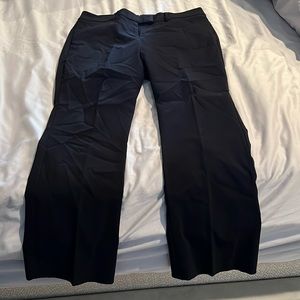 Van Heusen women’s khaki pants stretch extensible. Black size 10.